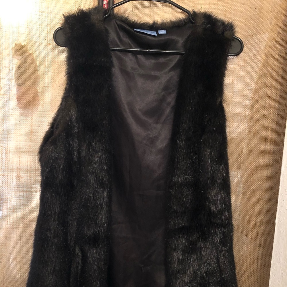 Vera Wang black Faux Fur Vest - like new